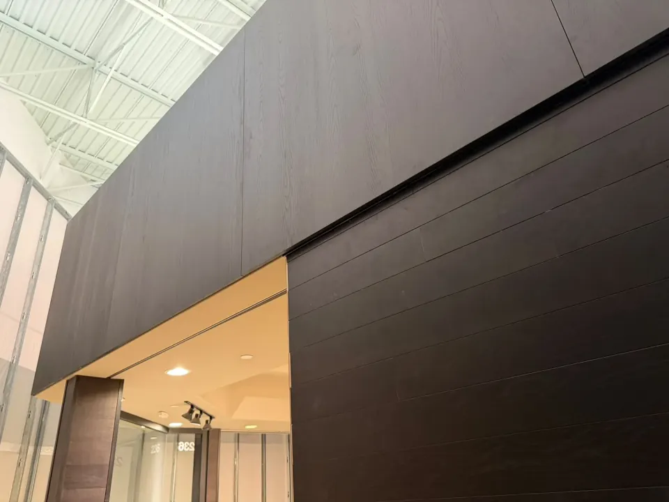 Dark cladding and an entrance at the commercial interior
